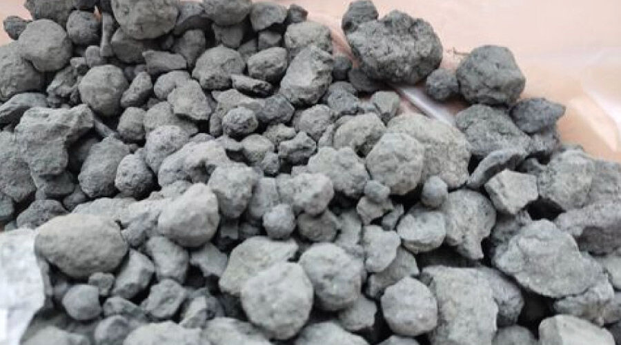 Pelotas de clínquer usadas na construção do cimento